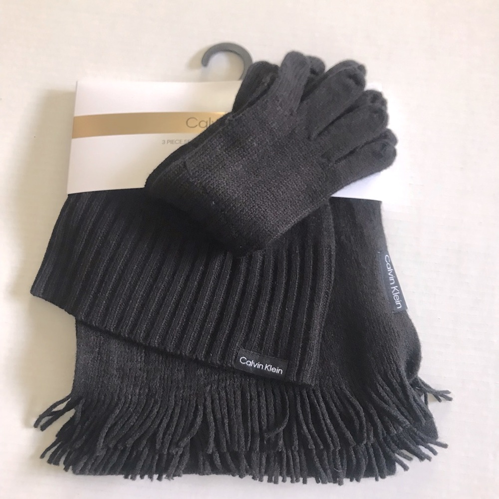 Calvin Klein 3 piece set : hat, scarf and gloves for women